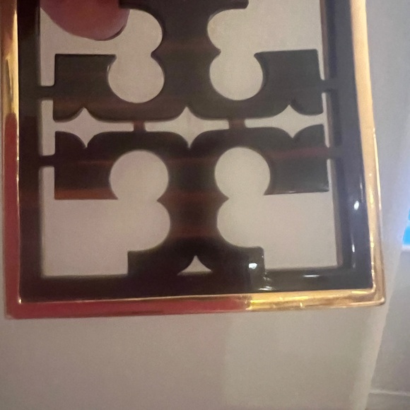 Tory Burch Logo Pendent - Picture 3 of 6